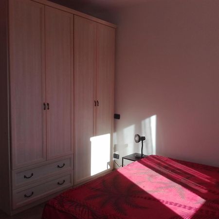A Santy'S House 1Piano-No Lift-Shuttle A Pagamento-Raggiungibile A Piedi Aeroporto-Fermata Bus Fiera Di Roma A 3 Minuti-Air Condiz Ed Extra Bed For A Fee A Pagamento Lägenhet Fiumicino Exteriör bild
