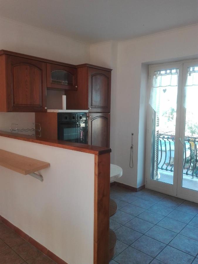 A Santy'S House 1Piano-No Lift-Shuttle A Pagamento-Raggiungibile A Piedi Aeroporto-Fermata Bus Fiera Di Roma A 3 Minuti-Air Condiz Ed Extra Bed For A Fee A Pagamento Lägenhet Fiumicino Exteriör bild