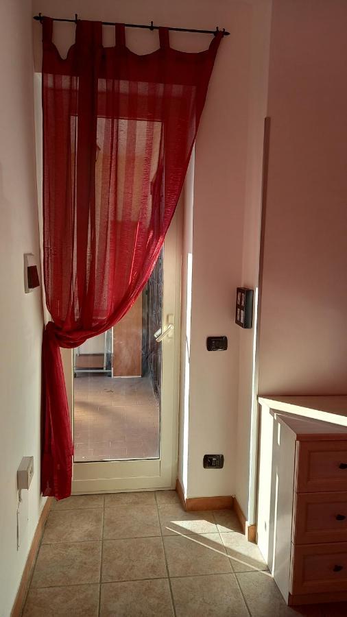 A Santy'S House 1Piano-No Lift-Shuttle A Pagamento-Raggiungibile A Piedi Aeroporto-Fermata Bus Fiera Di Roma A 3 Minuti-Air Condiz Ed Extra Bed For A Fee A Pagamento Lägenhet Fiumicino Exteriör bild