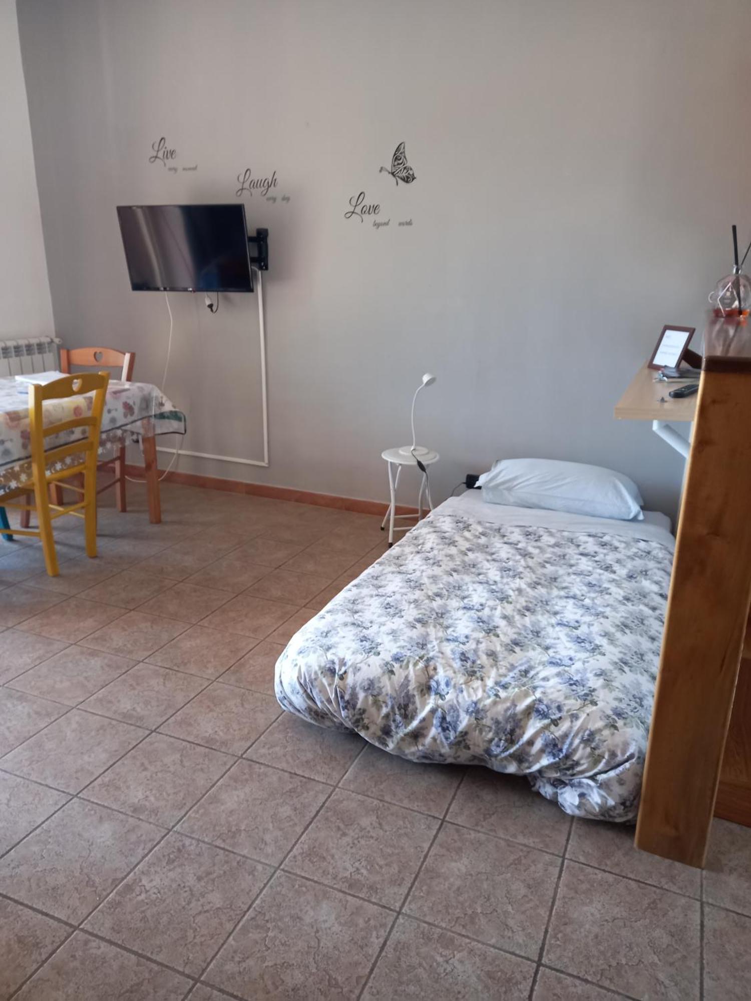 A Santy'S House 1Piano-No Lift-Shuttle A Pagamento-Raggiungibile A Piedi Aeroporto-Fermata Bus Fiera Di Roma A 3 Minuti-Air Condiz Ed Extra Bed For A Fee A Pagamento Lägenhet Fiumicino Exteriör bild